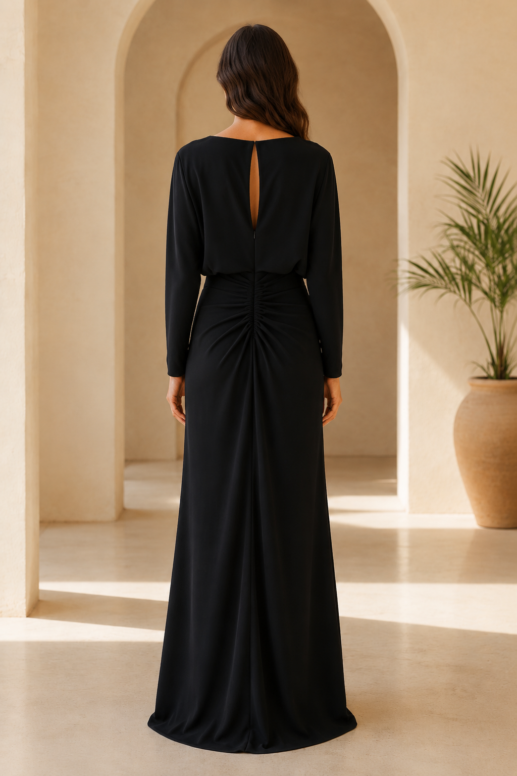 Vestido largo fruncido de manga larga con espalda abierta