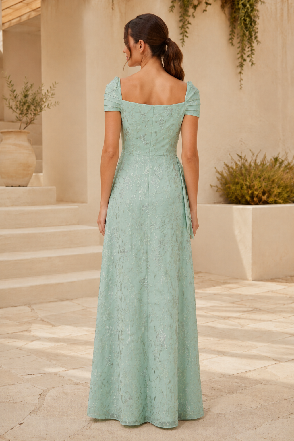 Vestido largo de jacquard floral con manga casquillo y drapeado lateral