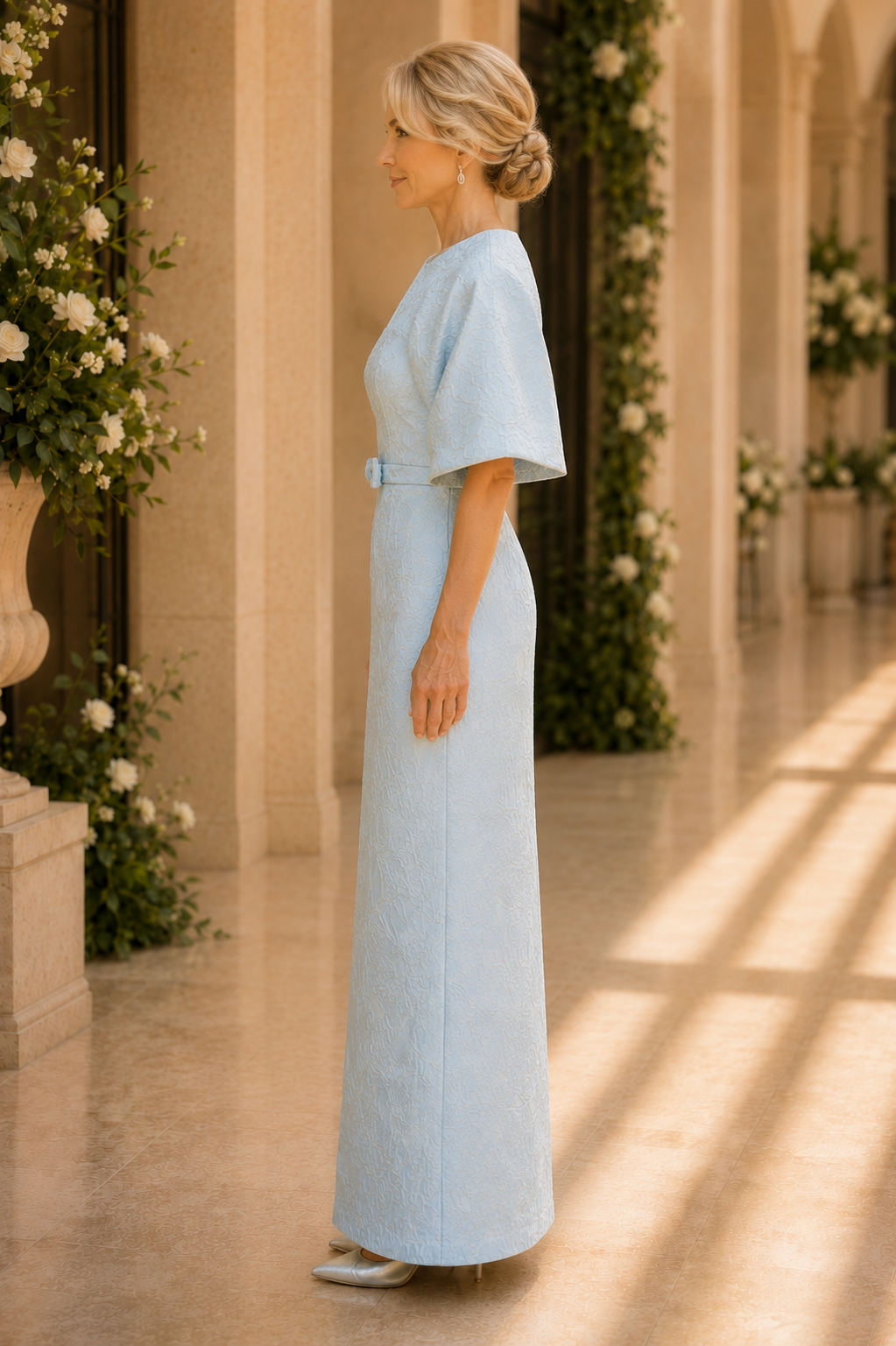 Vestido Columna de Jacquard con Capelina y Detalle de Lazo