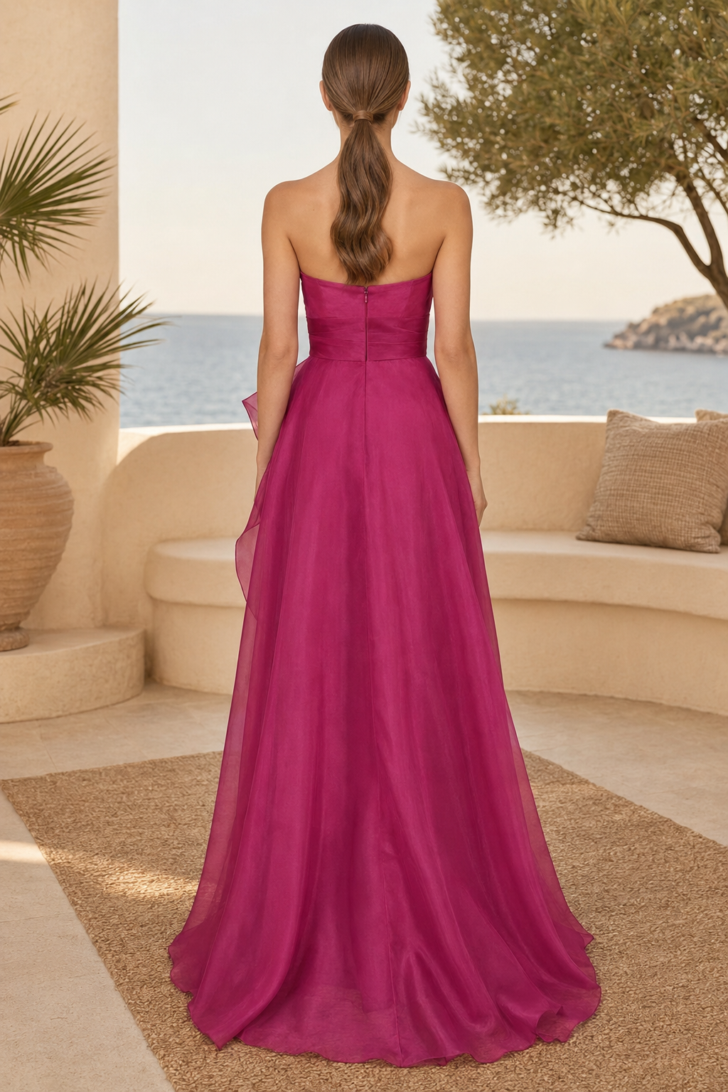 Vestido de gala línea A con corpiño fruncido sin tirantes y volantes en cascada