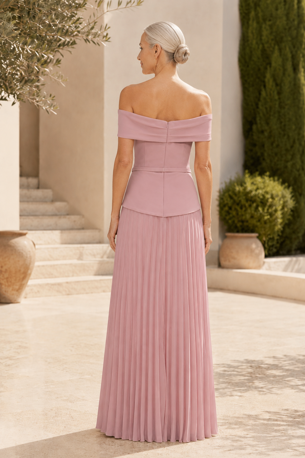 Vestido de noche plisado de gasa con hombros descubiertos