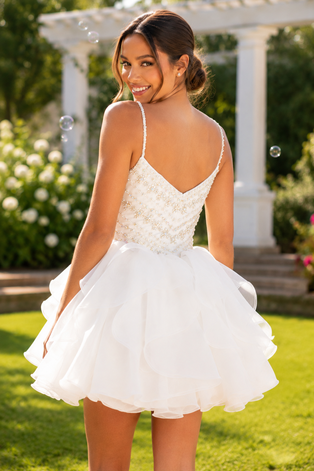 Minivestido de organza con volantes y corpiño de cuentas