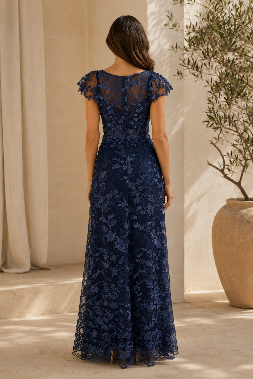 Vestido de Noche con Encaje Floral, Manga de Volantes y Escote en V