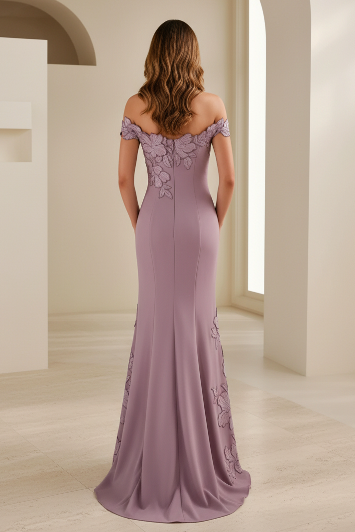Vestido de Trompeta con Aplicaciones Florales 3D y Hombros Descubiertos