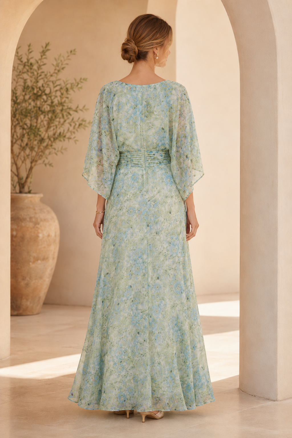 Vestido largo acampanado de gasa floral con mangas mariposa