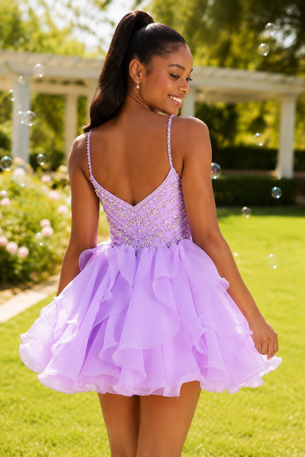 Minivestido de organza con volantes y corpiño de cuentas