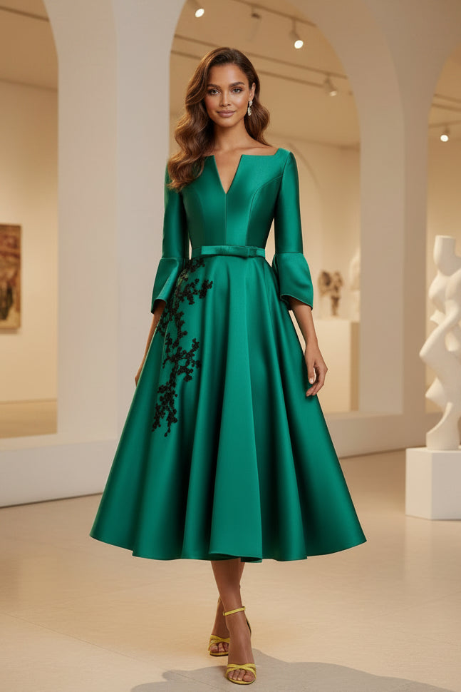 Vestido midi acampanado de satén con mangas acampanadas y lazo