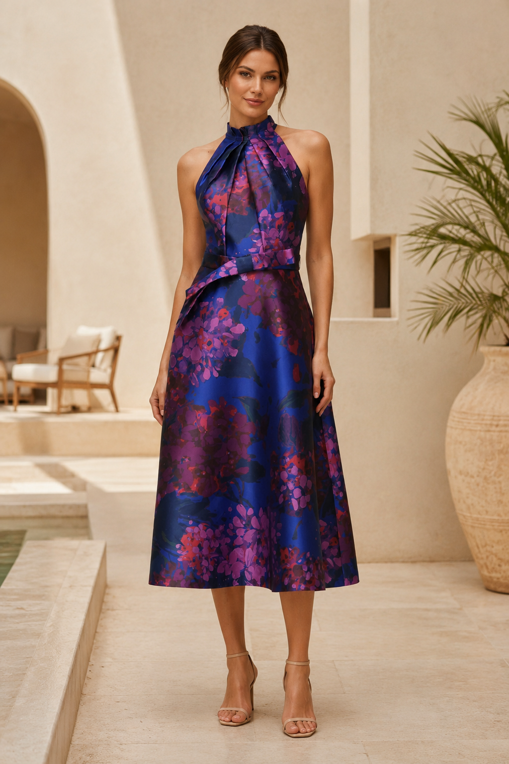 Vestido midi de corte A con estampado floral y cuello halter