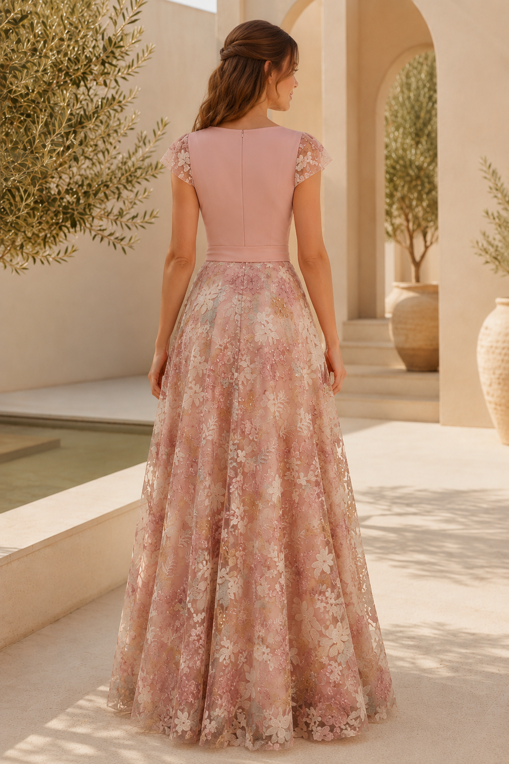 Vestido de noche largo de encaje con cuello en V y fajín