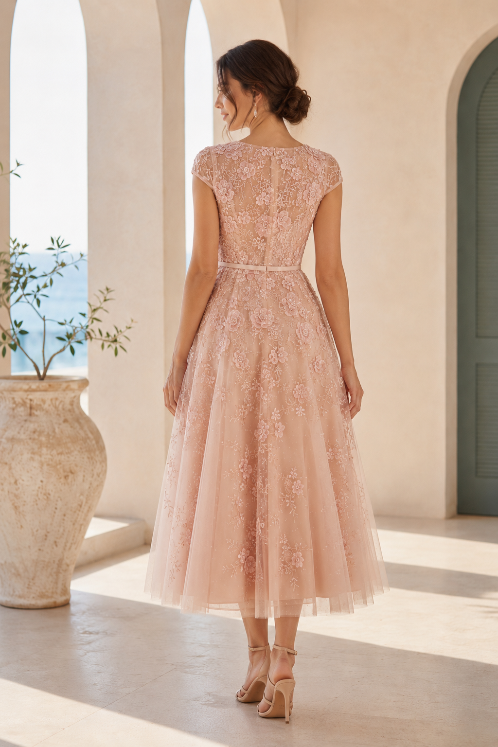 Vestido de tul hasta la rodilla con apliques florales 3D