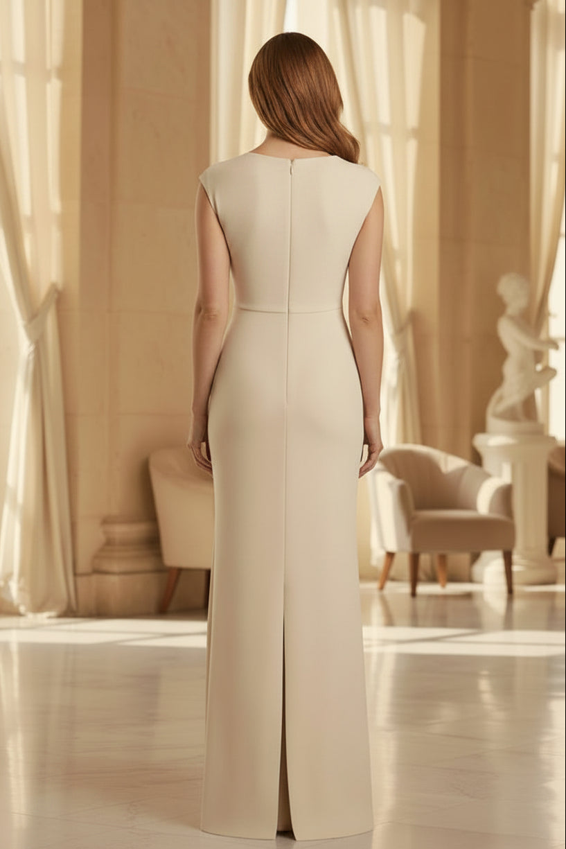 Vestido de noche largo de crepé con cuello desbocado y abertura en la falda
