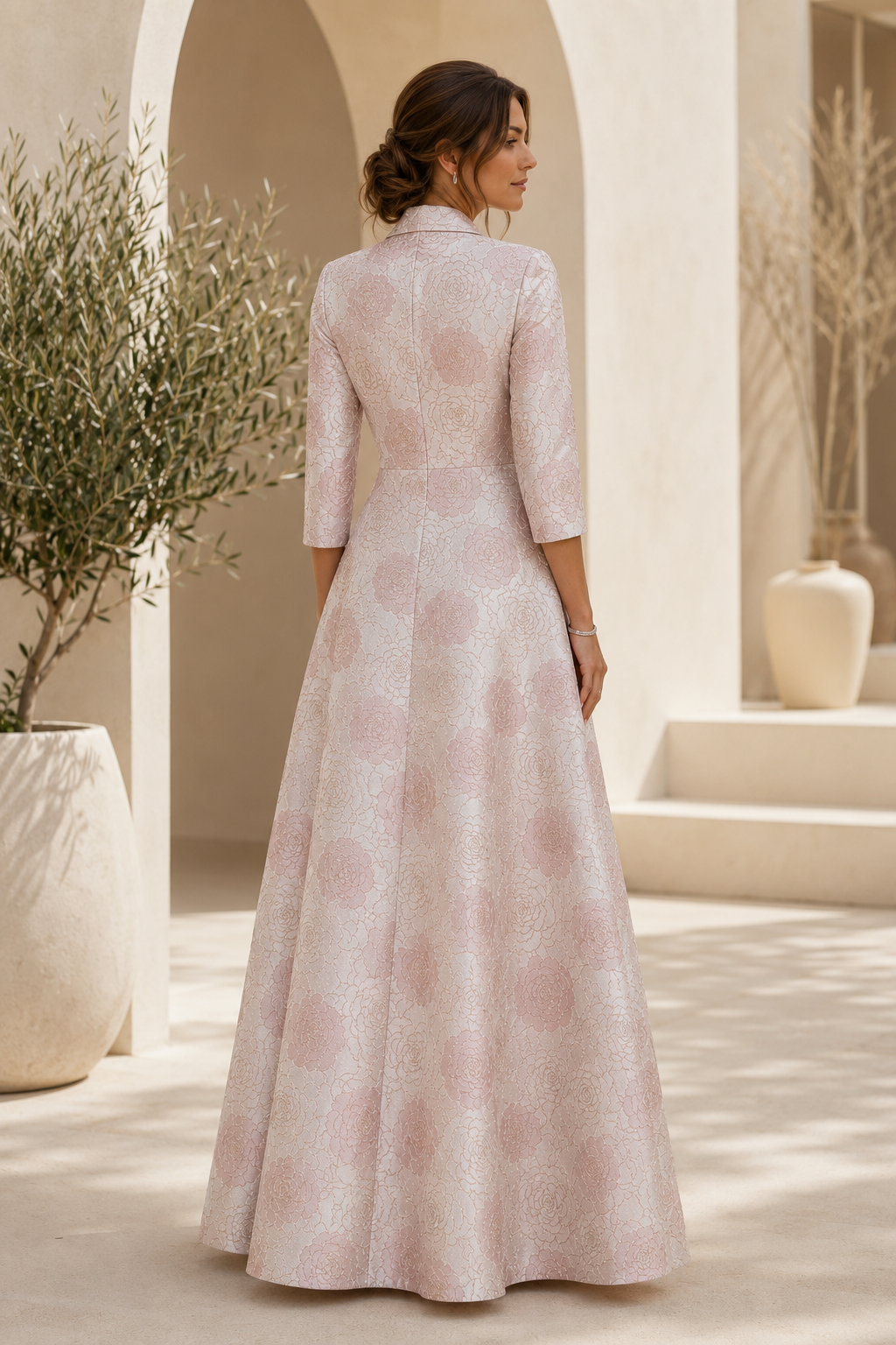 Vestido acampanado de jacquard floral con mangas tres cuartos