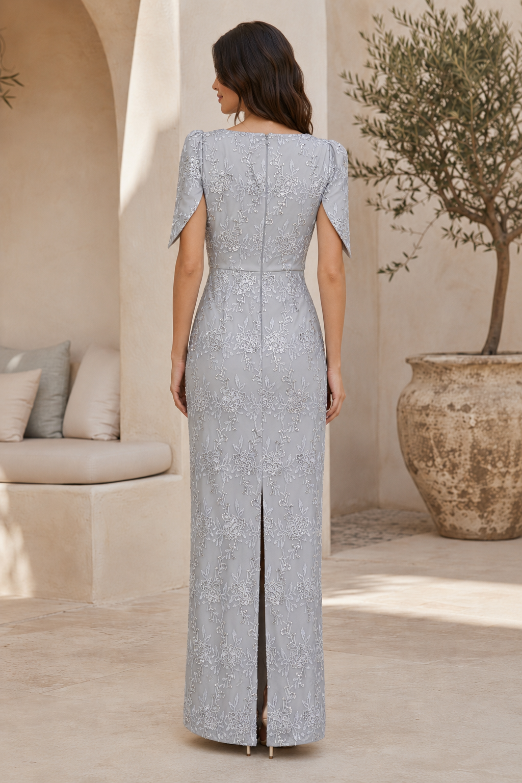 Vestido tubo de encaje con lentejuelas florales, escote en V y mangas con volantes