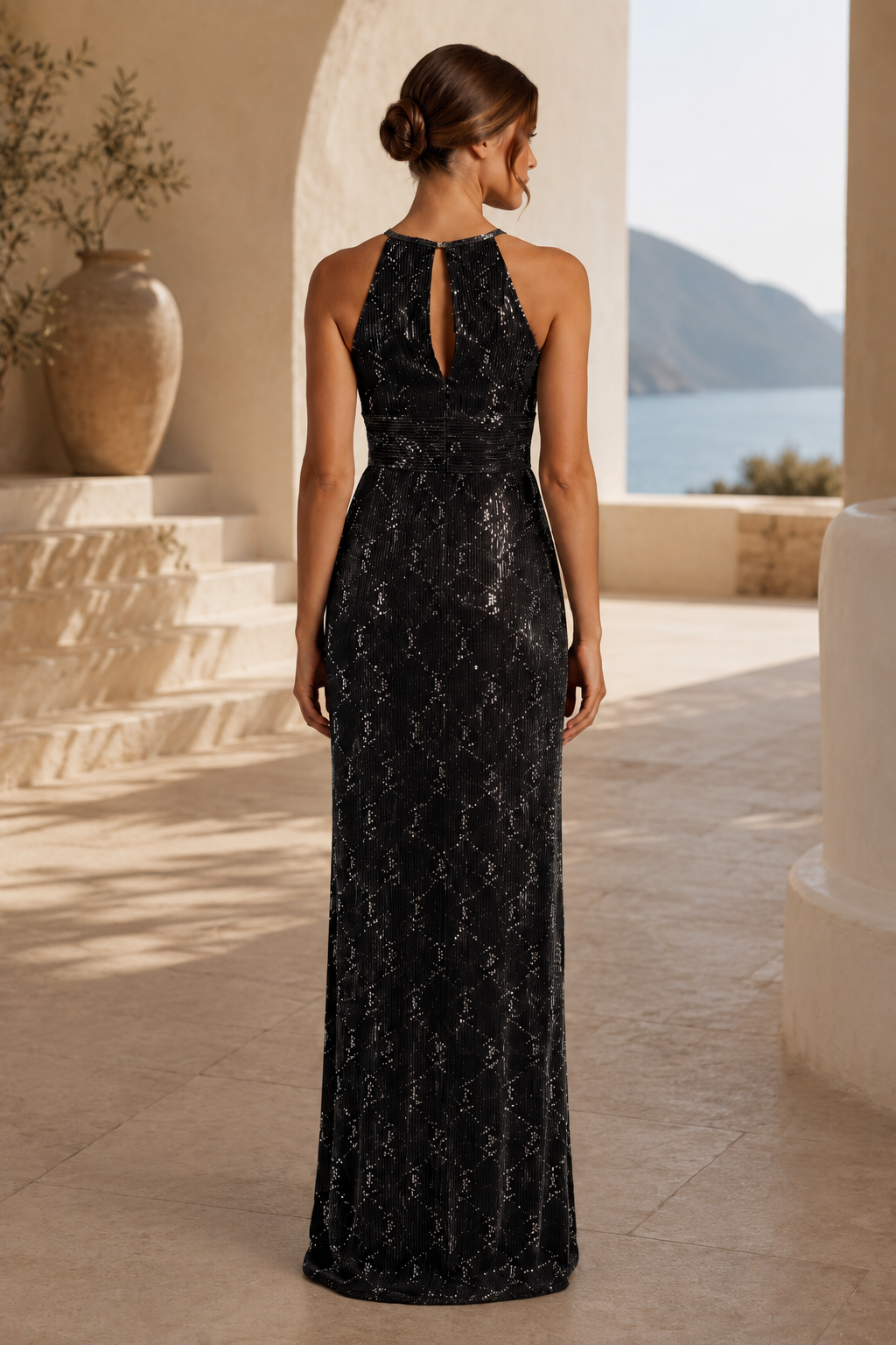 Vestido Tubo de Lentejuelas con Cuello Halter y Abertura Alta