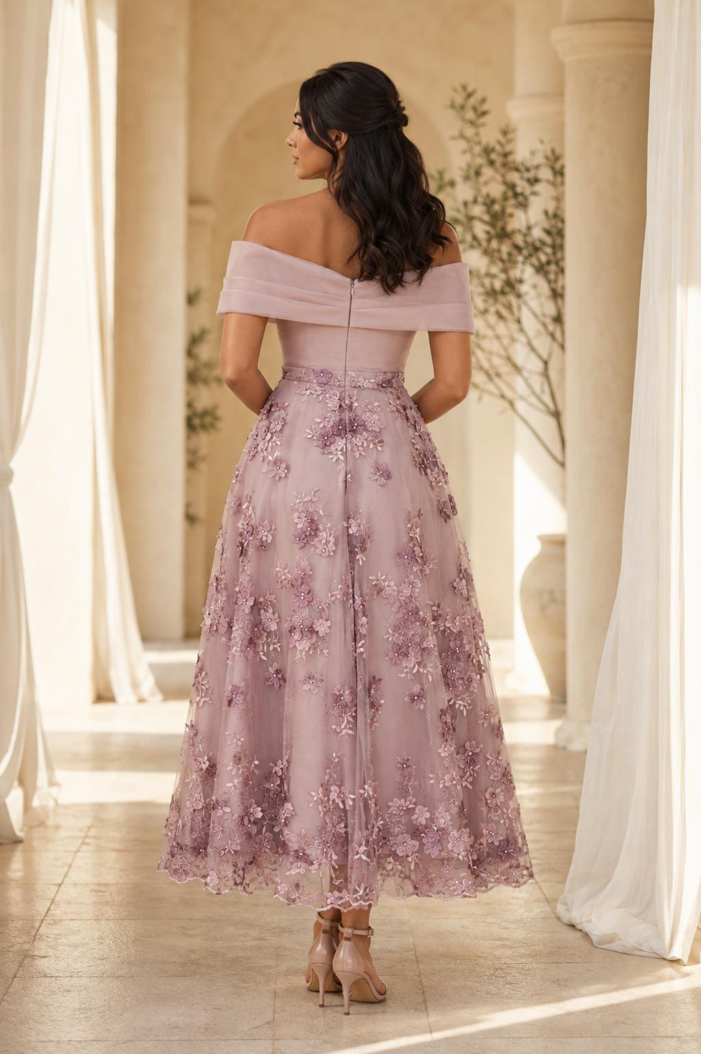 Vestido floral bordado a media pierna con hombros descubiertos