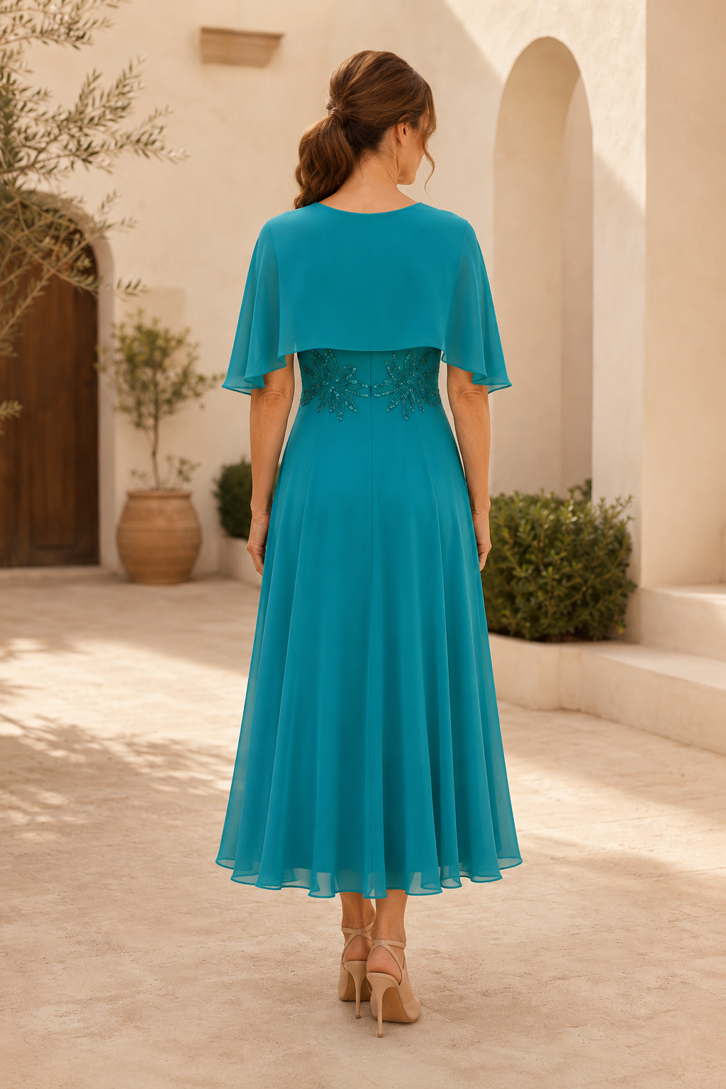 Vestido Midi de Gasa con Capa en Corte A y Cintura con Pedrería