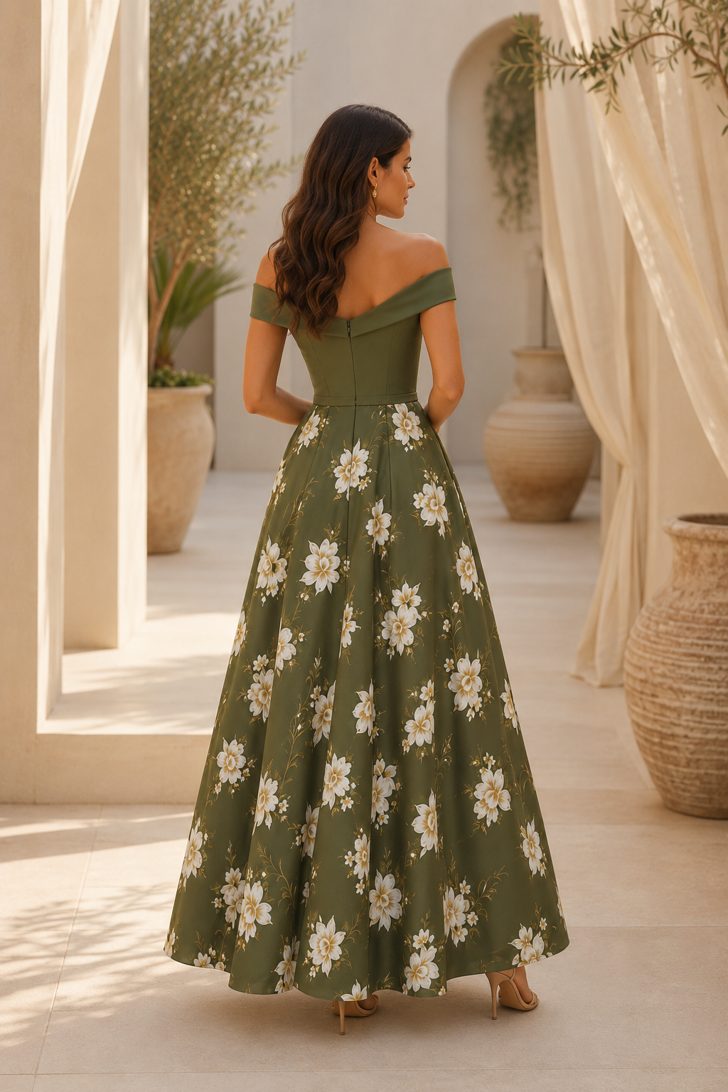 Vestido largo acampanado con estampado floral y hombros descubiertos