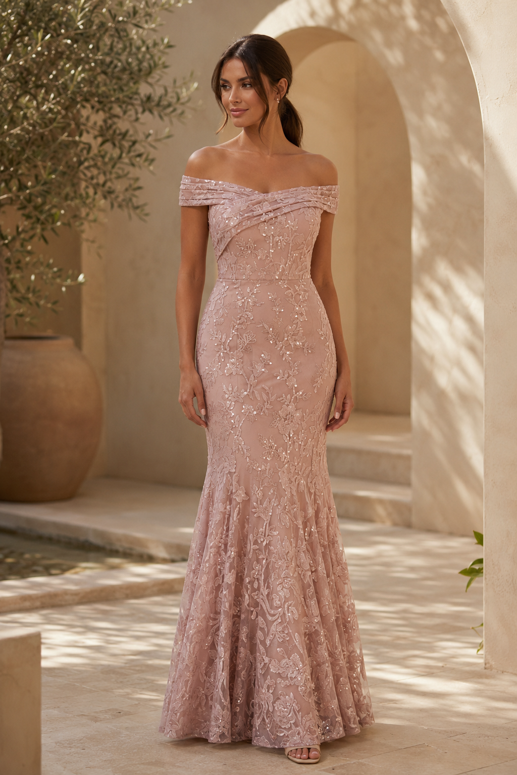 Vestido de noche sirena con encaje y hombros descubiertos