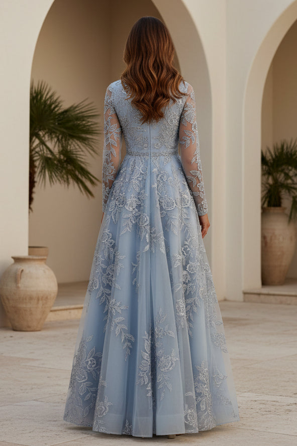 Vestido de noche largo con bordados y corte en A