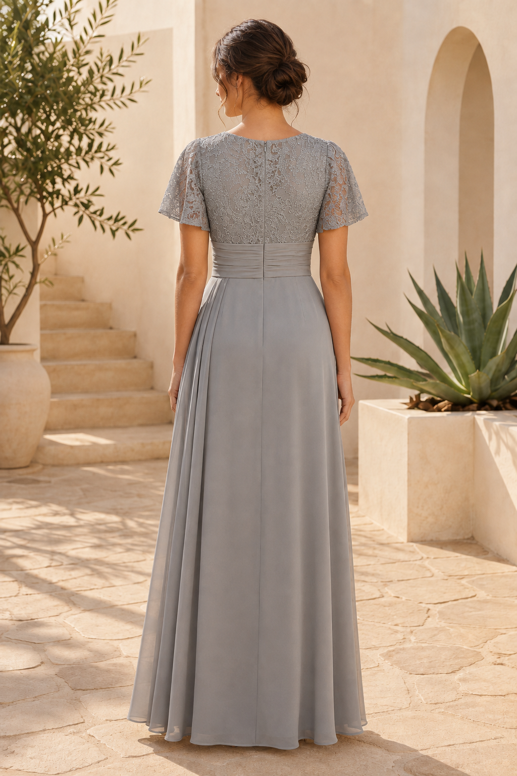 Vestido de noche acampanado con corpiño de encaje y mangas con volantes
