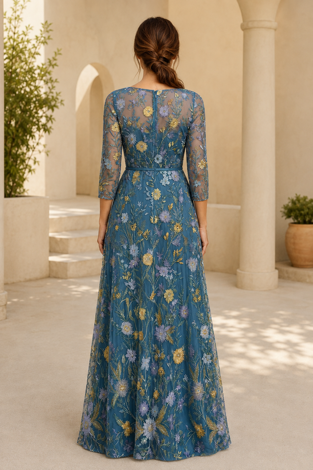 Vestido de Noche Acampanado con Mangas Ilusión y Bordados Florales