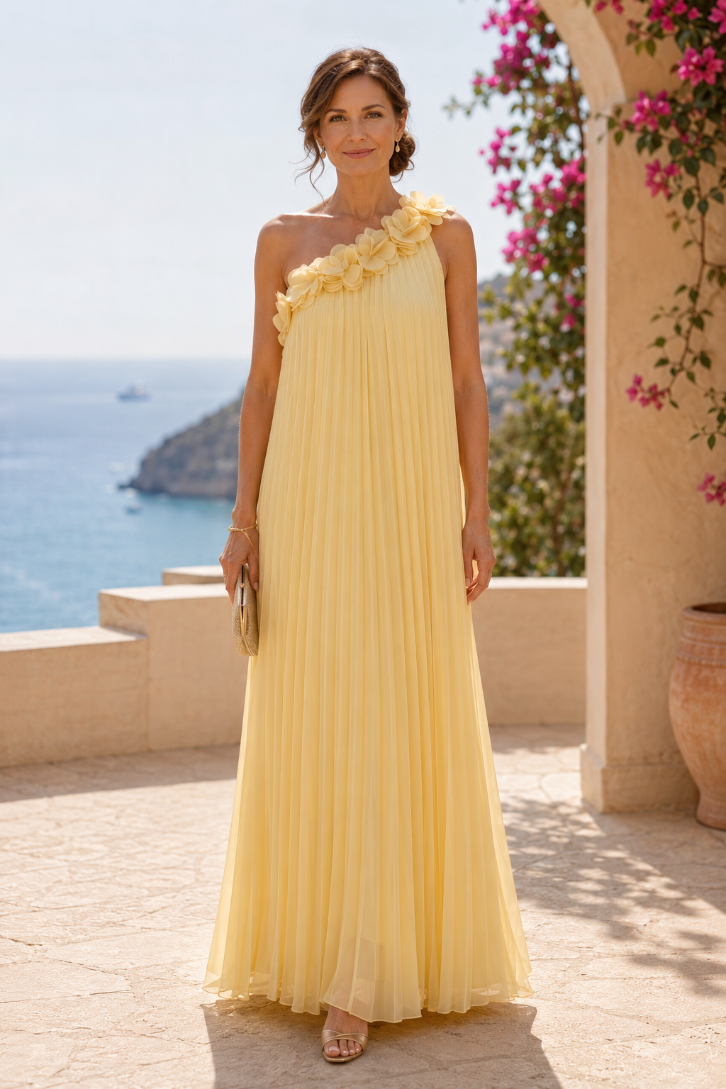 Vestido largo plisado con apliques florales y un solo hombro