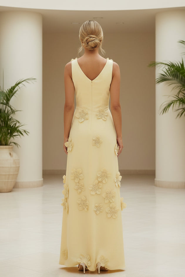 Vestido largo sin mangas con apliques florales en 3D