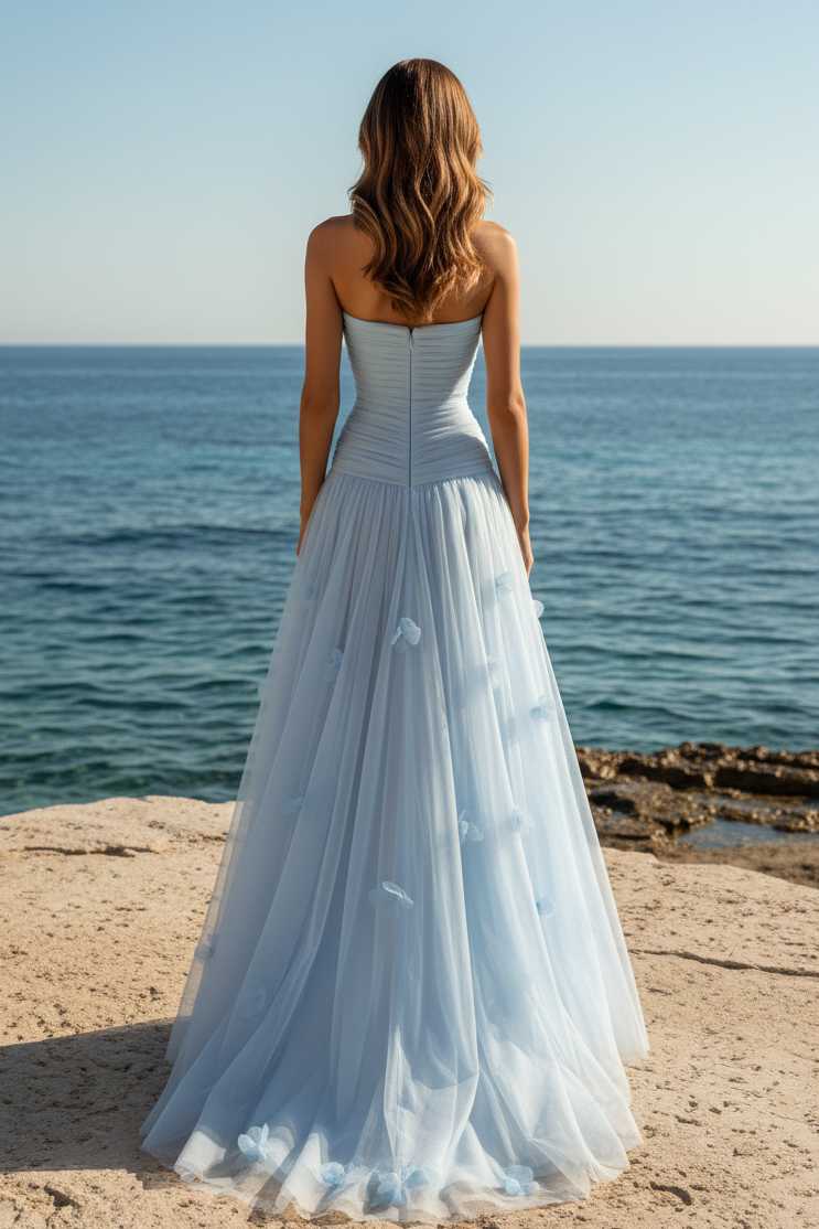 Vestido de tul drapeado sin tirantes con flores 3D