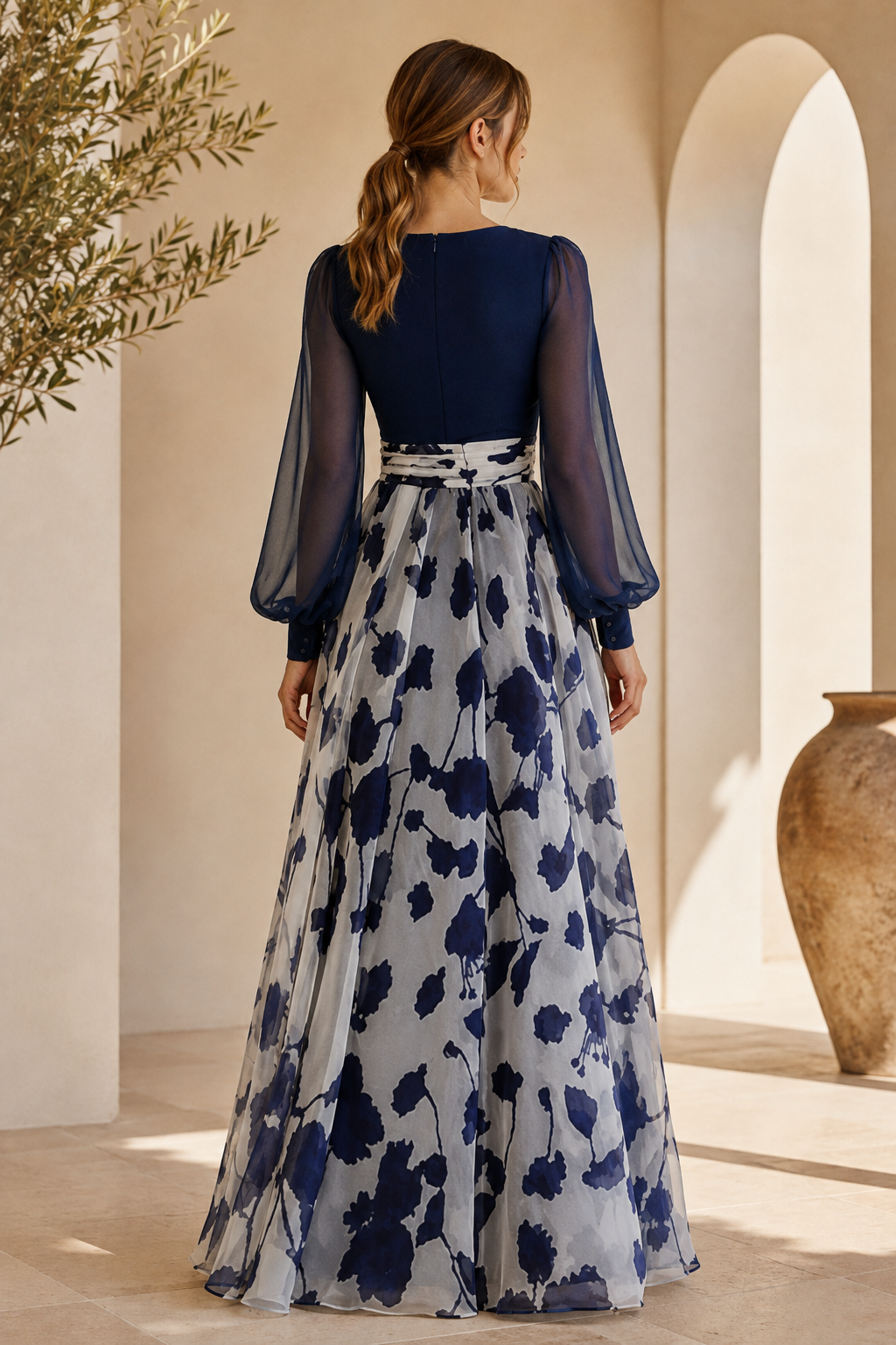 Vestido de noche acampanado con cuello en V y estampado floral