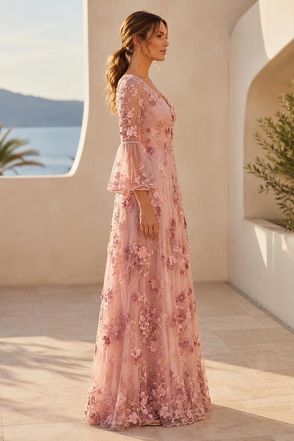 Vestido de corte A con apliques florales en 3D y mangas acampanadas