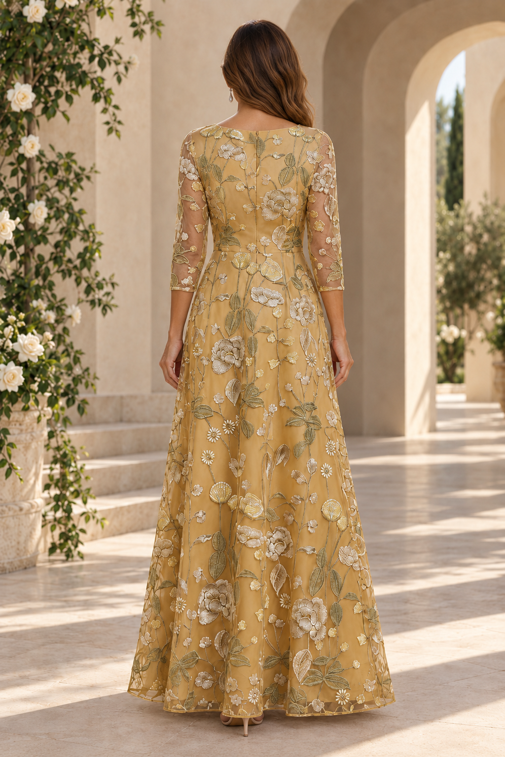 Vestido de gala línea A con bordado floral y mangas 3/4