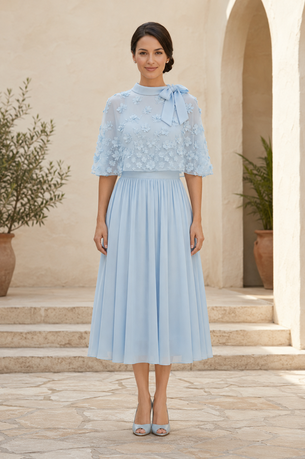 Vestido Midi Floral Transparente con Capa y Lazo en el Cuello