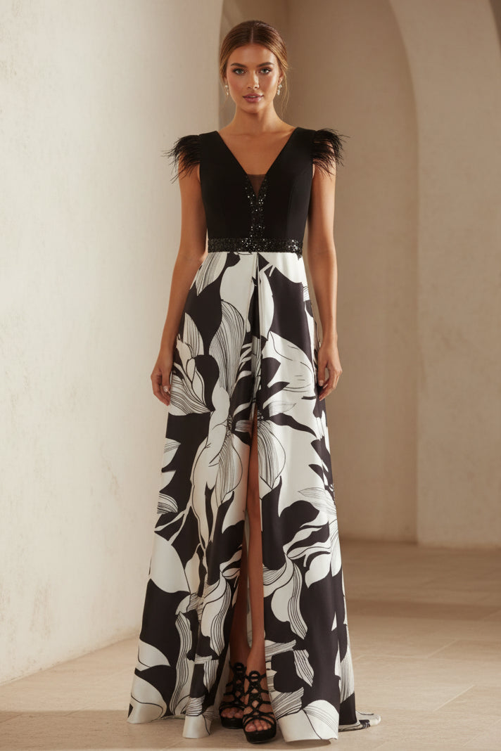 Vestido de noche con estampado floral, escote en V y adornos de plumas